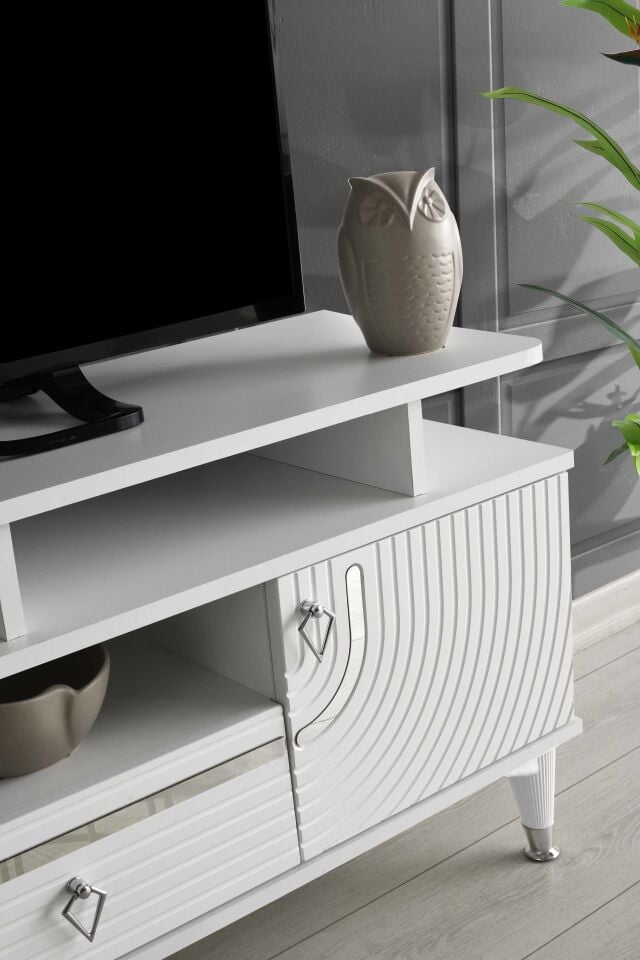 130 CM ART RAFLI MDF MEBRAN KAPAK TV SEHPASI BEYAZ GÜMÜŞ